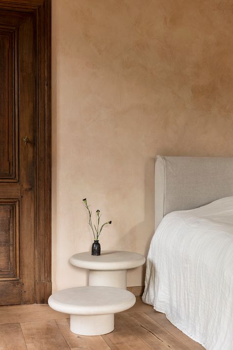 Morphe table collection by Atelier STRAF Lime Wash Bedroom, Lime Wash Walls, Limewash Walls, Venetian Plaster Walls, Concrete Effect Paint, Lime Wash, Washing Walls, Unique Furniture, Interior Inspo