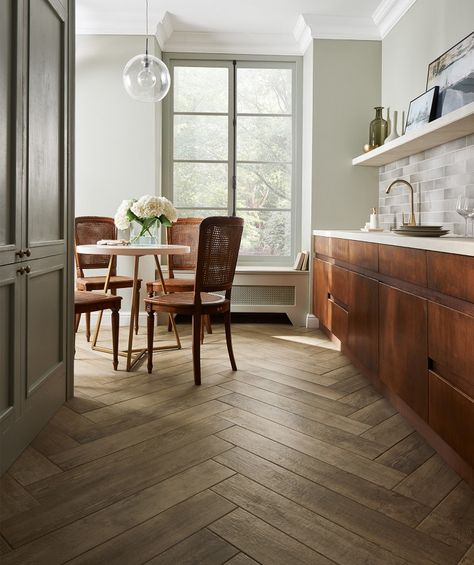 Mora™ Oak Tile American Kitchen Design, American Style Kitchen, Wood Effect Porcelain Tiles, Oak Floorboards, Topps Tiles, Wood Effect Tiles, Herringbone Tile, Diy Kitchen Decor, Kitchen Trends