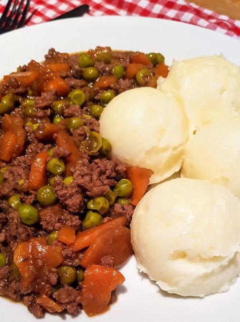 Mince And Tatties Recipe, Mince And Tatties, Popular In School, Scottish Dishes, Plain Bread, Beef Gravy, Brown Sauce, Bread Serving, Beef Stock