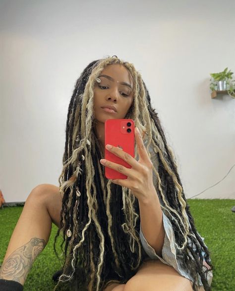 Black And White Locs Black Women, Split Dye Faux Locs, White And Black Locs, Faux Locs White Women, Platinum Blonde Faux Locs Black Women, Black And White Faux Locs, Rough Locs, Blonde Bohemian Locs, Long Blonde Locs