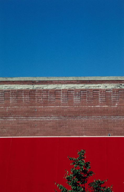 Franco Fontana Photography, Franco Fontana, Inspiration Photo, Urban Environment, Colorful Landscape, Aesthetic Photography, Graphic Design, Italy, Architecture