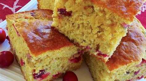 Sweet, tangy cranberries add their flavor and color to a made-from-scratch corn bread that's perfect for the holiday table. Thanksgiving Corn Recipes, Cranberry Cornbread, Cranberry Quick Bread, Cranberry Nut Bread, Keto Muffin Recipe, Cranberry Orange Bread, Strawberry Bread, Cranberry Muffins, Cranberry Bread