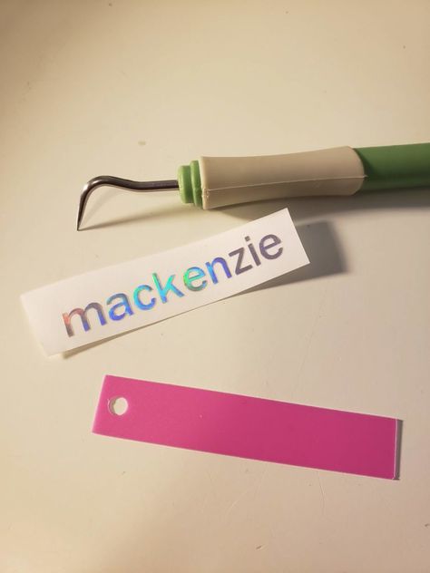 Reunion Name Tags, Diy Name Tags, Report Covers, Name Tag Design, Diy Straw, Cricut Explore Projects, Creative Names, Work Badge, Cricut Explore Air 2