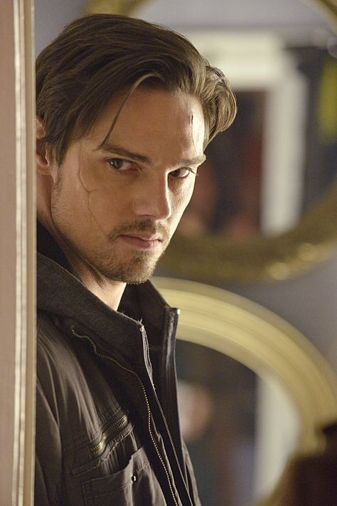 25 Pictures of Jay Ryan That Are Anything but Beastly Vincent Keller, Jay Bunyan, Vincent And Catherine, Seeing Red, Jay Ryan, Kristin Kreuk, Red Pictures, The Cw, The Beast