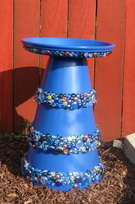 Clay Pot Projects, Flower Pot People, Diy Bird Bath, Terra Cotta Pot Crafts, Bird Bath Garden, Clay Flower Pots, Flower Pot Crafts, Outdoor Crafts, Diy Birds