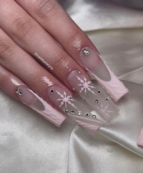 Latina Acrylic Nails Christmas, Impressive Nail Art, Winter Themed Acrylic Nails, Winter Birthday Nail Ideas, Pink Winter Nail Set, Christmas Nails Asthetics, Clear Winter Nails, Nude Christmas Nails Acrylic, Almond Nails Designs Christmas