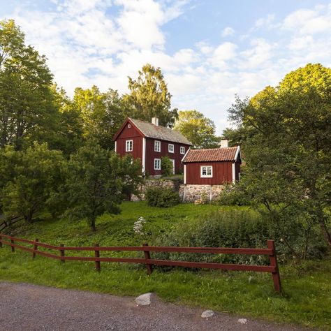 Sweden Aesthetic, Swedish Houses, Red Houses, Swedish Cottage, Sweden House, Red Cottage, Swedish House, Red House, Lukisan Cat Air