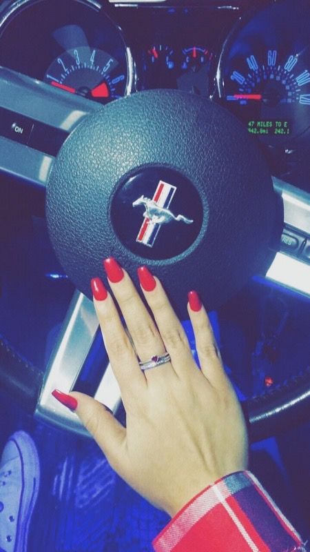 Red nails Mustang Nails, Mustang Red, Super Cute Nails, Red Nails, Nails Inspiration, Cute Nails, Nail Ideas, Mustang, Super Cute