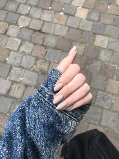 Matte Cream Nails, Matte Beige Nails, Beige Matte Nails, Cream Nails, Gray Nails, Matte Nails, Almond Nails, How To Do Nails, Arm Warmers