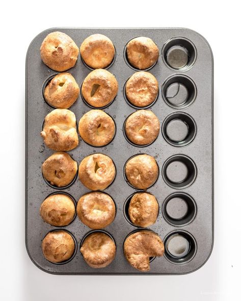 How to Make Mini Yorkshire Puddings · i am a food blog i am a food blog Mini Yorkshire Pudding Appetizers, Yorkshire Pudding Canapes, Mini Yorkshire Pudding, Traditional Yorkshire Pudding Recipe, Easy Yorkshire Pudding, Easy Yorkshire Pudding Recipe, Creme Puffs, Derby Food, Choux Paste