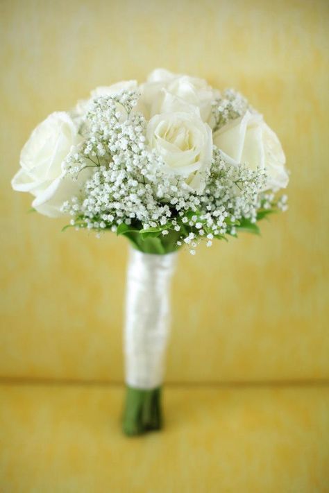 Maid Of Honor Bouquet White, Bride Maid Bouquets, Maid Of Honor Flower Bouquets, Prom Mini Bouquet, Mini Roses Bouquet, White Mini Bouquet, Entourage Flowers, Homecoming Bouquet, Maid Of Honor Bouquet