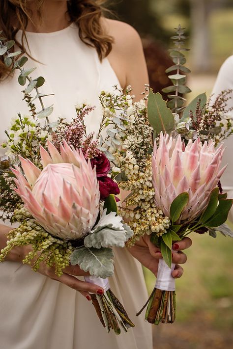 Protea Wedding, Protea Bouquet, King Protea, Wedding Bridal Bouquets, Wedding Flower Arrangements, Tropical Wedding, Bridal Flowers, Flower Bouquet Wedding, Bridesmaid Bouquet