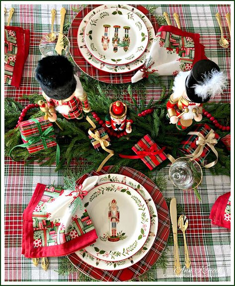 Nutcracker Christmas Dinner Table, Nutcracker Theme Tablescape, Nutcracker Table Decorations, Nutcracker Table Decor, Nutcracker Wedding Theme, Nutcracker Christmas Table Decor, Nutcracker Table Setting, Nutcracker Centerpiece Ideas, Nutcracker Decorations Ideas