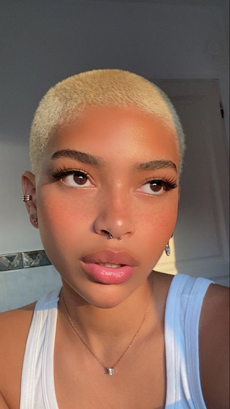 Black Women Blonde Buzzcut, Buzzed Hair Black Women, Buzz Cut On Black Women, Black Women Buzzcut, Bald Girl Aesthetic, Bleached Buzzcut Women, Buzz Cut Women Black, Buzzcut Black Women, Buzz Cut Black Women