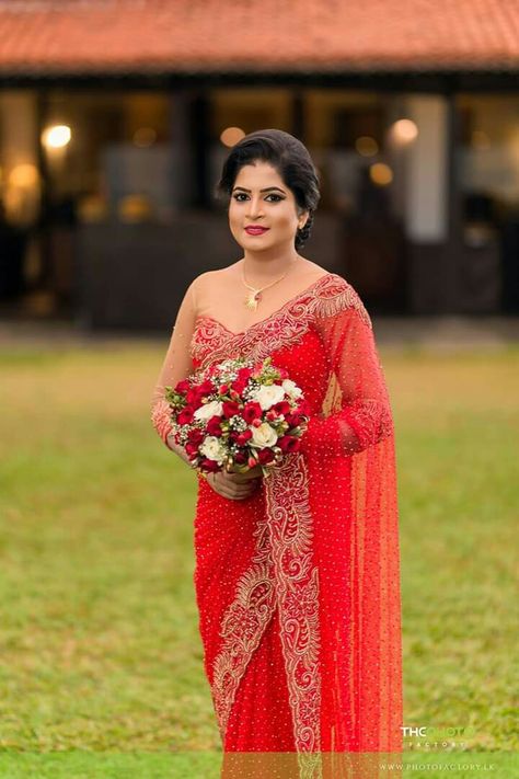 Homecoming Brides Sri Lankan, Bridesmaid Sarees Sri Lanka, Sri Lankan Wedding Saree Red, Bridesmaid Saree Sri Lanka, Sri Lankan Engagement Brides, Sri Lankan Wedding Saree, Reception Saree, Fancy Sarees Party Wear, Unconventional Wedding Dress