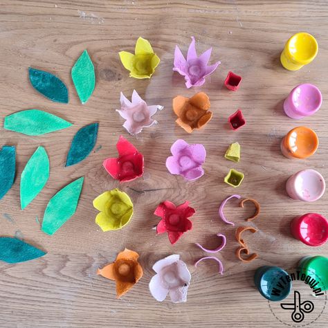 Egg carton flower wreath - zero waste project - WyTenTeguj Egg Carton Christmas, Egg Carton Flower Wreath, Maddys Room, Flower Crafts For Kids, Alcove Ideas, Egg Carton Flowers, Flowers Wreath, Art Camp, Egg Carton