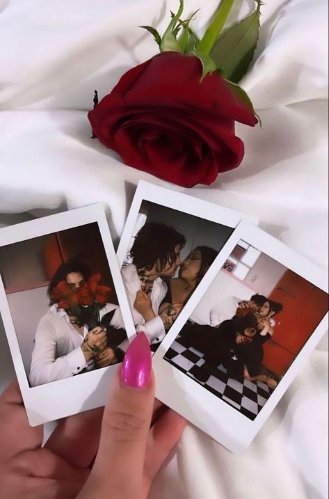 Valentine Picture, Black Relationship Goals, Black Couple, Valentines Day Couple, Bonnie N Clyde, Black Couples Goals, Polaroid Pictures, Talking Quotes, Flower Therapy