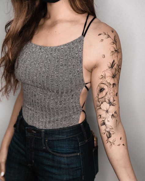 K E I T H’s Instagram post: “Owl with hibiscus flowers If you are interested in getting a tattoo from me please fill out an appointment request form with my website.…” Arm Tats, Tattoo Feminina, Owl Tattoo, Fine Line Tattoos, Line Tattoos, Get A Tattoo, Hibiscus Flowers, Girl Tattoos, Hibiscus