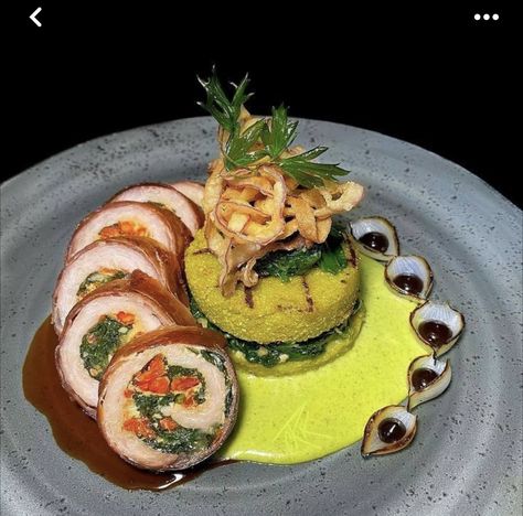 Gourmet Dishes Presentation, Chicken Menu Ideas, Plating Food Presentation, Pesto Polenta, Food Plating Ideas, Fine Dining Food, Onion Fried, Lamb Stew Recipes, Food Presentation Plates