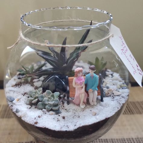 Themed Terrarium, Terrarium Gifts, Hanging Terrarium, Green Gift, Anniversary Gifts For Couples, Green Gifts, House Inspo, Couple Gifts, Terrarium