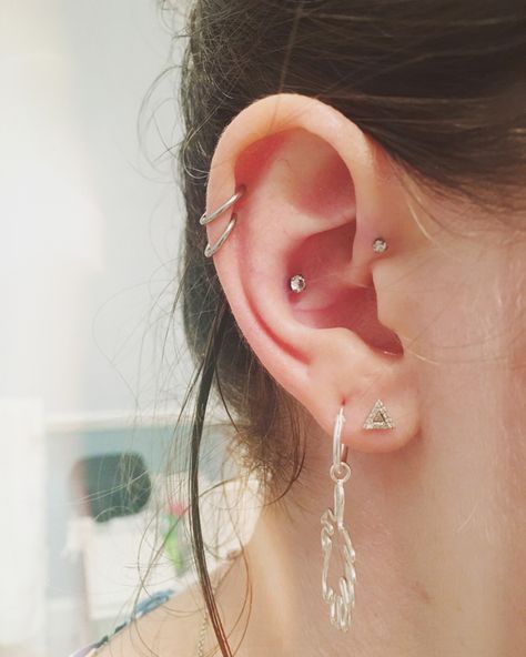 My current ear project, right ear. Double Helix, Double Lobe, Conch and forward helix. Love it! ♥ #piercing #forwardhelix #conchpiercing #doublehelix #piercings #earproject #gurupiercing #girlswithpiercings #qualiti #jewellery #earrings #segmentring #labret #stud Ear Project, Double Helix Piercing, Conch Stud, Forward Helix Piercing, Cute Ear Piercings, Forward Helix, Labret Studs, Cute Piercings, Earrings Aesthetic