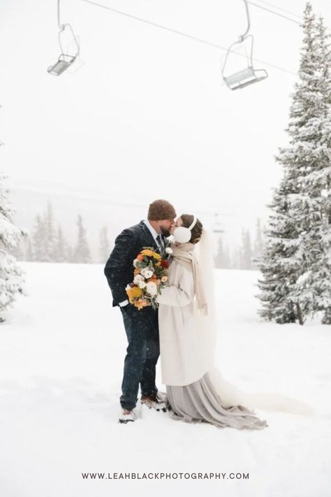 Bride and Groom at Keystone Resort in Colorado kiss under ski lift during their winter wedding. Wedding In The Snowy Mountains, Winter Wedding Mountains, Snow Wedding Ceremony, Cozy Winter Wedding, Colorado Winter Wedding, Wedding Ideas Destination, Elopement Tips, Ski Wedding, Colorado Destination Wedding