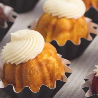 Mini Bundtlette Cake Recipes, Mini Bundt Cake Packaging Ideas, Copycat Bundtinis, Vanilla Mini Bundt Cake Recipes, Tiny Bundt Cakes, Mini Bundt Cakes From Cake Mix Boxes Vanilla, Mini Bundt Cakes For Wedding, Mini Pistachio Cake, Bundtinis Recipe