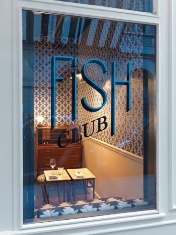 Club Restaurant Design, Seafood Shop, Fish And Chip Shop, Retail Signage, Club Restaurant, Restaurant Paris, Fish House, Window Signs, Shop Fronts