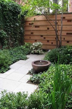 This circular shaped tub used as a fountain is the focal point of this area. The wooden fencing with the pop of greenery and the tile flooring- all are factors to increase the beauty of this yard.#smallpatiodesign #patiodesignideas #patiodesigns #patiodesign Small Patio Design, Small Yards, Small Courtyard Gardens, Small Front Yard Landscaping, Courtyard Gardens Design, Courtyard Design, Small Courtyards, Contemporary Garden, Small Garden Design