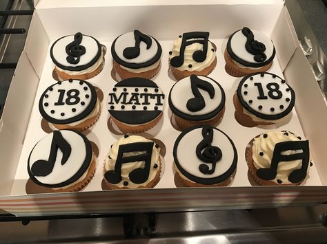 Music Cupcakes Ideas, Music Themed Cupcakes, Music Note Cupcakes, Jazz Theme, Music Cupcakes, Music Themed Cakes, Fondant Ideas, Birthday Goals, Musical Theme