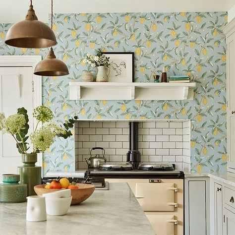 When life gives you lemons...This stunning Lemon Tree wallpaper from the new Melsetter collection was inspired by one of William Morris's most loved wallpapers. Wallpaper: Lemon Tree Kitchenware: @emmalaceyeveryday Lemon Tree Wallpaper, Estilo Cottage, Wallpaper Brands, Magnolia House, Wallpaper Kitchen, Period Living, Morris Wallpapers, Fruit Wallpaper, Boho Kitchen