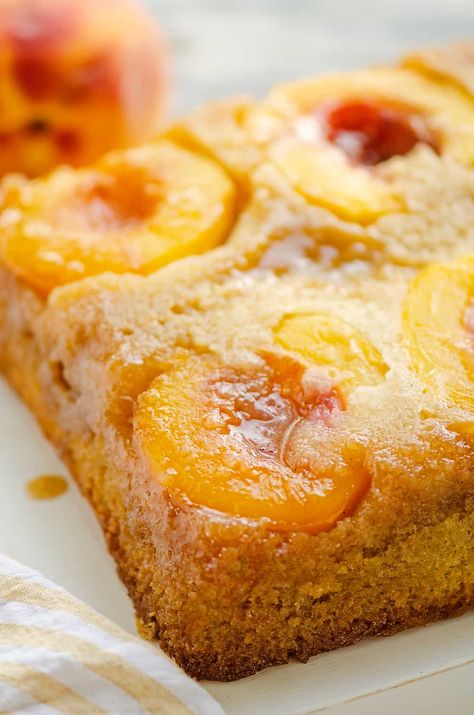 This homemade Peach Upside Down Cake is a delicious dessert recipe made perfect with fresh summer peaches, cinnamon and vanilla. #PeachCake #UpsideDownCake #PeachDessert Peach Cakes, Ginger Cakes, Peach Cake Recipes, Healthy Vegan Dessert, Fresh Peach Recipes, Peach Upside Down Cake, Crystallized Ginger, Vegan Peach, Peach Dessert Recipes