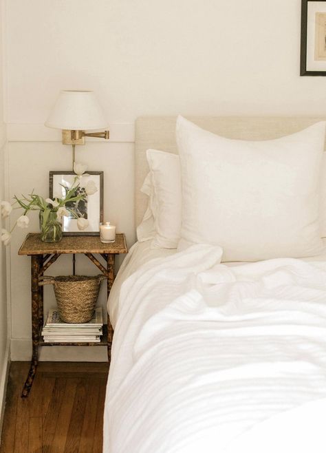 Nancy Meyers Bedrooms, Nancy Myers Homes Aesthetic Bedroom, Nancy Meyers Interiors Master Bedrooms, Nancy Meyers Bedroom Ideas, Nancy Meyers Bathroom Aesthetic, Nancy Meyers Bedroom Aesthetic, Nancy Meyers Bedroom, Nancy Meyers Interiors, Mom Bedroom