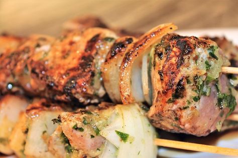 Super juicy and aromatic meat! It's a great weeknight dinner. I love the simplicity of this recipe. Garlic Aioli Sauce, Shish Kebabs, Paprika Sauce, Shish Kabobs, Shish Kebab, Fish Stew, Cooking Channel, European Food, Kebabs