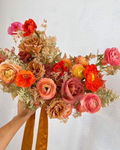 Christina Yan | Florist + Entrepreneur on Instagram: “Love child of Spring + Fall 🌸🧡🍂” Wild Bouquet, Bouquet Inspiration, Romantic Bouquet, Brown Flowers, Wedding Styling, Floral Inspiration, Desert Wedding, Ideal Wedding, Bridal Bouquets