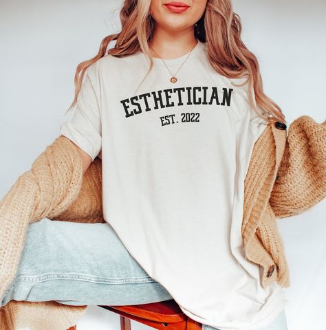 "This college letter \"esthetician est. 2022\" tee can be personalized/customized to the year you want! This soft shirt would make the perfect graduation gift for new licensed estheticians! Want this design on a sweatshirt instead? You can find it here: https://www.etsy.com/listing/1242398488 Be sure to checkout my shop for more esthetician tees & sweatshirts! *HOW TO ORDER* 1. Look through photos at the different colors and the sizing chart (all shirts & sweatshirts are unisex!) 2. Select your Esthetician Apparel, Hair Stylist Shirts, Esthetician Gifts, Artist Tees, Boho Mode, Artist Shirts, Rad Tech, Tech Shirt, Tech Gifts