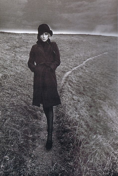 Armand Fouks coat photographed by Jeanloup Sieff for Queen, 16th December 1964 Jean Loup Sieff, Jeanloup Sieff, White Fashion Photography, Photography Student, French Photographers, Magnum Photos, Black And White Portraits, Black White Photos, Foto Inspiration