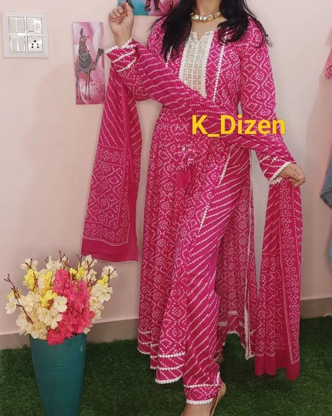 Bandhej Kurti Designs, Bandhani Dress Pattern, Kurti With Pants, Bandhej Suits, Frock Suit, Bandhej Print, Suit Neck Designs, Suit Neck, Cutwork Lace