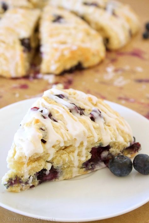 Buttermilk Scone Recipe, Buttermilk Scones, Blueberry Scones Recipe, Baking Scones, Scones Recipe Easy, Scones Ingredients, Buttermilk Recipes, Blueberry Scones, Vanilla Glaze