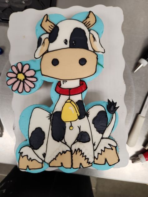 Cow Pull Apart Cupcake Cake, Cow Sheet Cake, Sheet Cake Decorated, Cupcake Cakes Pull Apart, 2024 Cake, Sheet Cakes Decorated, Dq Cake, Pull Apart Cupcake, Message Cookies