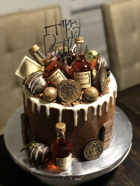 Chocolate Hennessy Cake, Drinks Cake Design, 21st Birthday Cake For Boy, 21st Boy Birthday Cake, Liquor Cake For Men, Hennessy Cake For Him, Boys 21st Birthday Cake, Alcohol Cake Ideas For Men, Men’s Birthday Cake Ideas