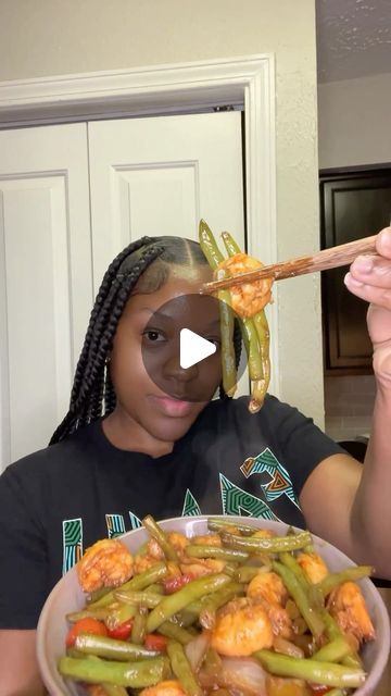 Trinae Pinder on Instagram: "Shrimp & green beans stir fry🔥🦐

This recipe is sooo good! You have to try it🥰

Click the link in the bio for more fill recipes🔥

Ingredients includes:
1 pound of raw shrimp 
Teriyaki sauce 
Light soy sauce 
Sesame oil 
Hot chili oil 
Onions 
Bell peppers 
Fresh green beans 
Season your shrimp with:
Black pepper 
Onion and garlic powder 
Complete seasoning 
Smoked paprika 

#recipe #quickmeals #seafoodlover #shrimp #ketodiet #lowcarb #fypage #foodie" Green Beans Stir Fry, Shrimp Teriyaki, 1400 Calorie Meal Plan, Beans Stir Fry, Shrimp And Green Beans, Complete Seasoning, Hot Chili Oil, Teriyaki Shrimp, Raw Shrimp