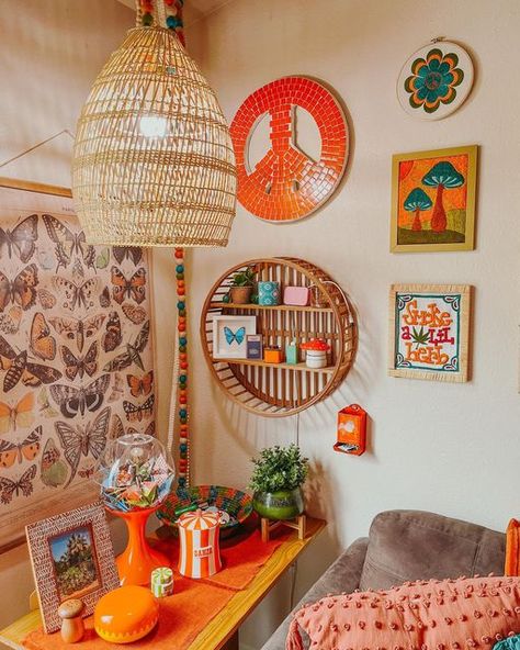 Willow Terra Studio on Instagram: "A little peaceful corner 🧡☮️ Once I got all the holiday decor down, my heart immediately knew what my space needed…more orange! I quickly and impulsively got to work. I had a wood circle laying around from a past project I never did. I traced a peace sign onto the wood and then used my jigsaw to cut out the shapes. Luckily, I live near an amazing glass shop and they had the perfect orange tiles for my piece. The bad news? I bought the stores last two pounds of 70s Decor Aesthetic, Fruit Bathroom, Peace Sign Decor, Groovy Bedroom, Groovy Decor, Thrift Decor, 70s Room, 70’s Decor, Retro Diy