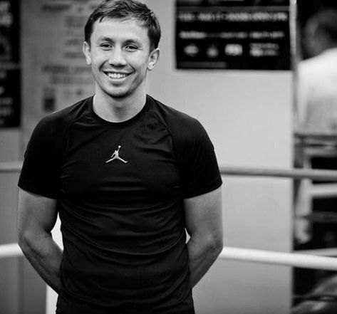 Gennady Golovkin | GGG on Instagram: “Merry Christmas to you and yours. Feliz Navidad!” Ggg Boxing, Gennady Golovkin, Body Physique, Triple G, Boxing Images, Cross Wallpaper, Shot Put, The Fighter, Men Aesthetic