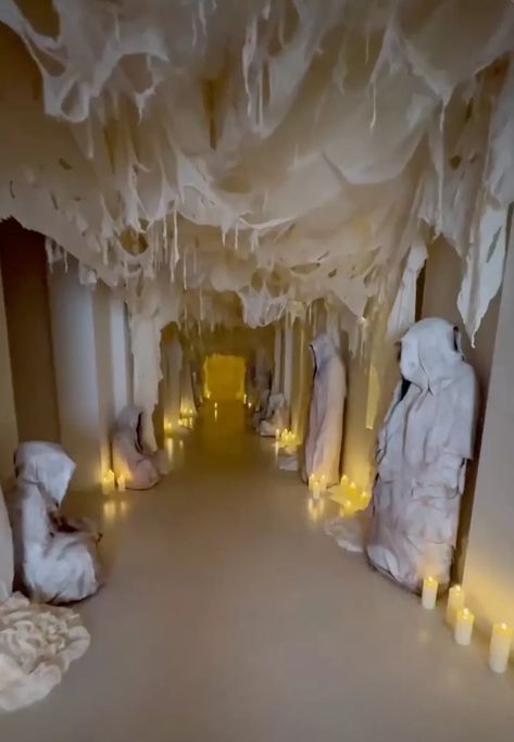 Kim Kardashian Shares Look at Skull-Themed Halloween Home Décor: Photos Kardashian Halloween, Kim Kardashian Halloween, Kim K House, Kim Kardashian House, Hallway Pictures, Terrifying Halloween, Decorating For Halloween, Halloween Themes Decorations, Transformation Pictures