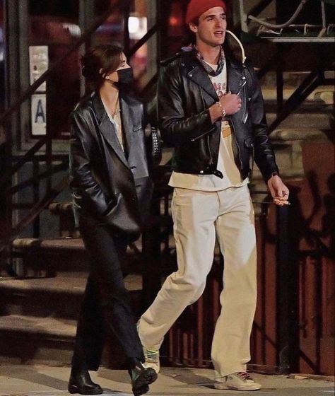 Jacob Elordi And Kaia Gerber, Stile Kendall Jenner, Jacob Elordi, Couple Fits, Mens Outfit Inspiration, Kaia Gerber, Streetwear Men Outfits, Jeans Boyfriend, White Pants