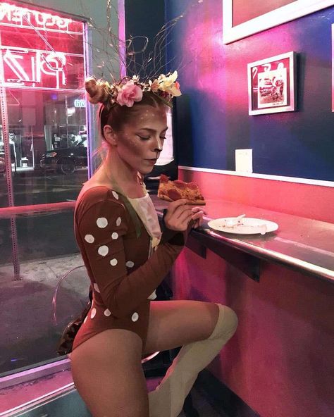 31+ It-Girl Halloween Costumes We're Obsessing Over for Oct 31! Halloween Costume For Bartender, Bartender Halloween Costumes, Sailor Moon Halloween, Forest Fairy Costume, Girl Halloween Costume Ideas, College Costumes, It Girl Halloween, Costume Ideas Halloween, Girl Halloween Costume