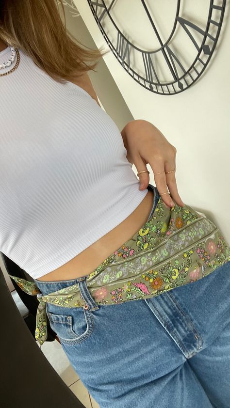 #aesthetic #bandana #90sfashion #90s Bandana On Leg Outfit, Summer Outfits Bandana, Bandana Styling Outfits, Bandana As Accessory, Bandana Belt Outfit, How To Style A Bandana On Jeans, Bandana Around Leg, Styling Scarf With Shirt, Bandana Tied On Jeans