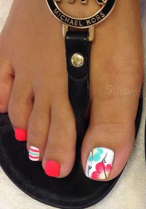 Hawaiian Toe Nail Designs, Hawaii Toe Nails, Coral Toe Nail Designs, Tropical Pedicure, Vacation Pedicure Ideas, Coral Toe Nails, Summer Pedicures, Hawaiian Nails, Easy Toe Nail Designs