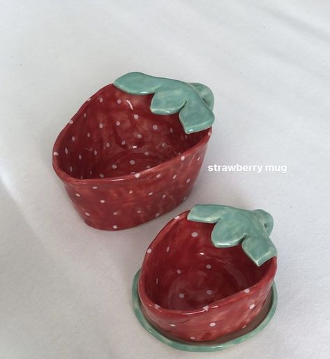 Heart Pinch Pot Ideas, Pinchpots Ceramics Ideas, Ceramics Pinch Pot, Cute Pinch Pots, Clay Pinch Pots, Pottery Pinch Pot, Strawberry Aesthetic, Ceramic Pinch Pots, Clay Candle